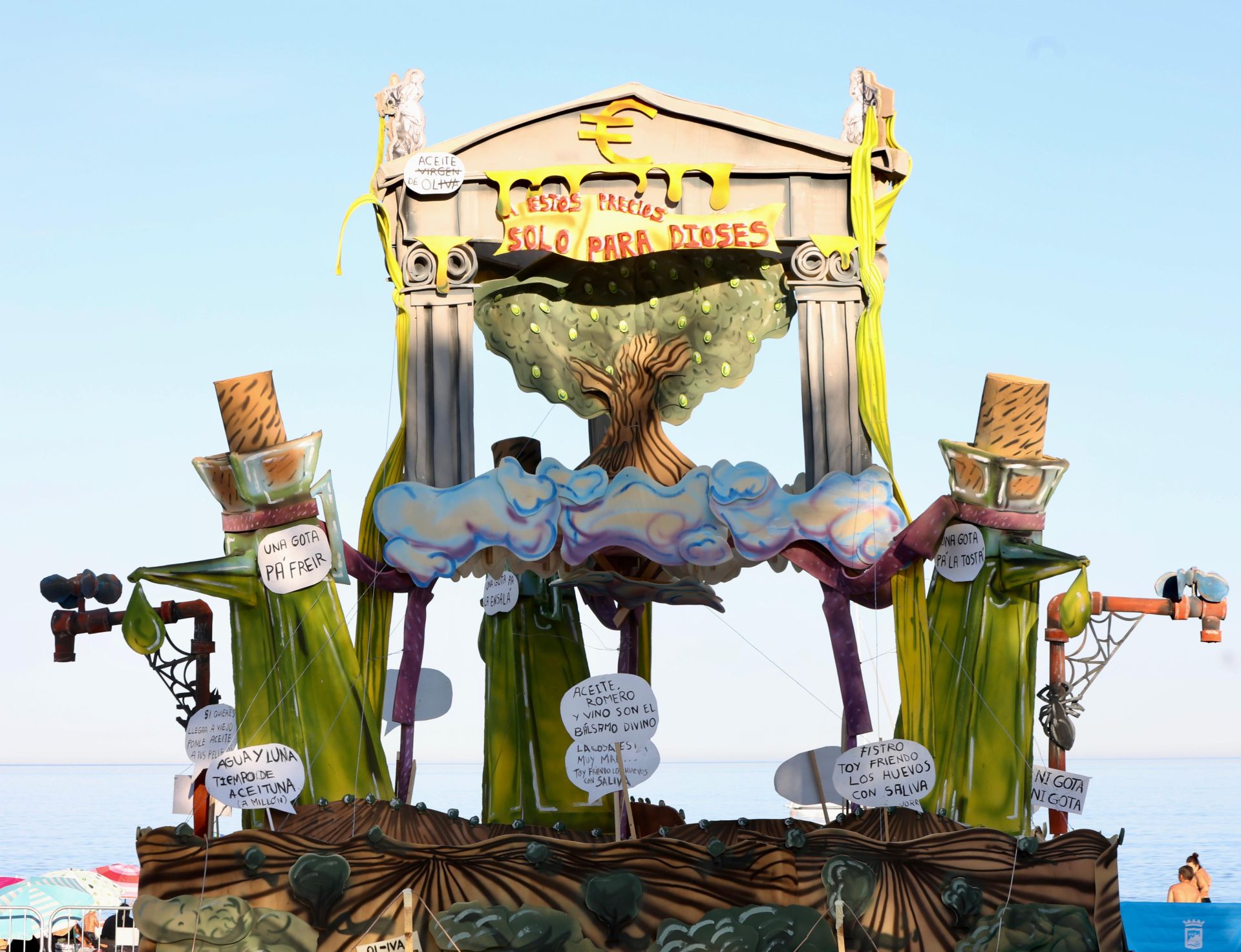 Celebración en las playas de Huelin, con el júa municipal del Ayuntamiento de Málaga