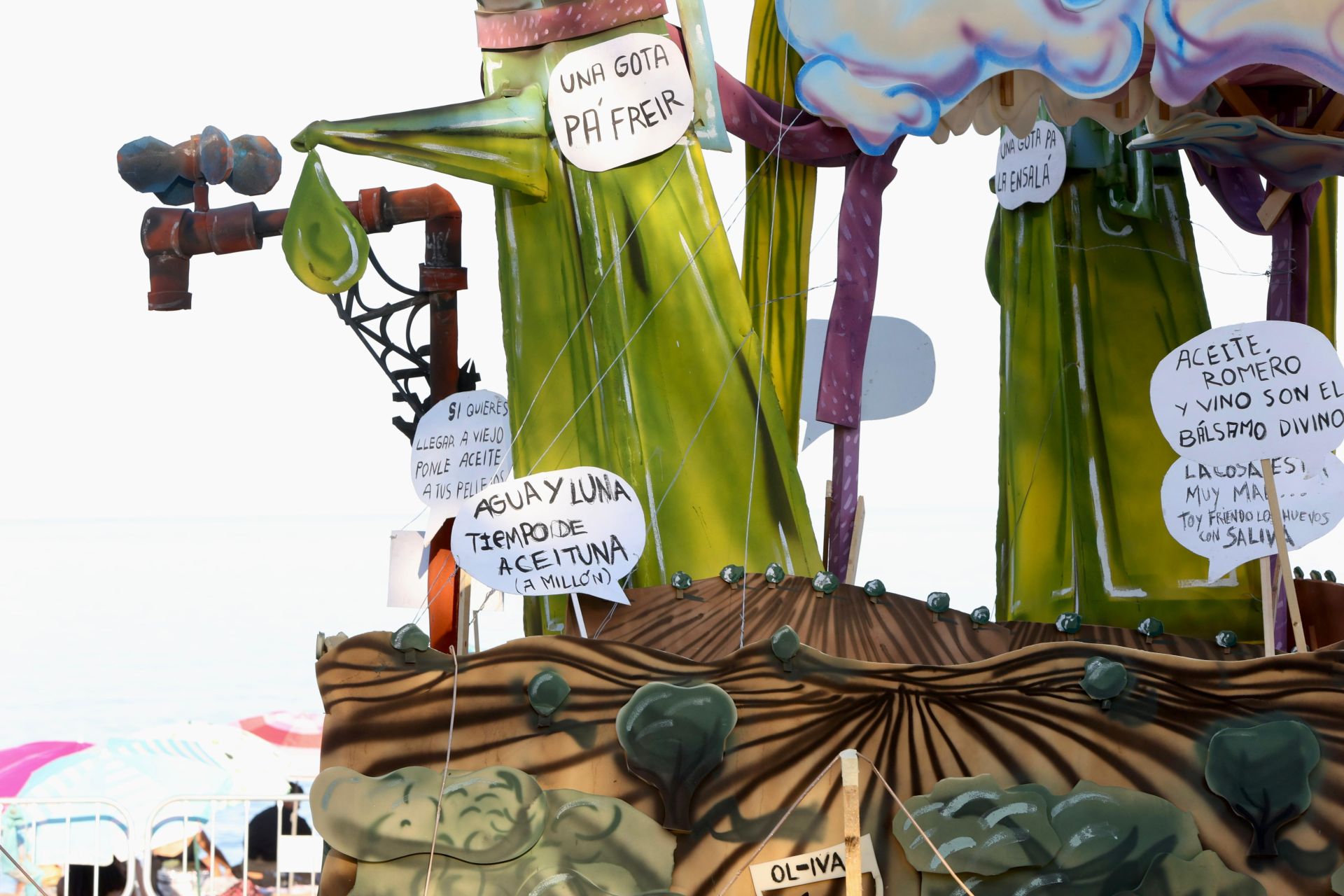 Celebración en las playas de Huelin, con el júa municipal del Ayuntamiento de Málaga