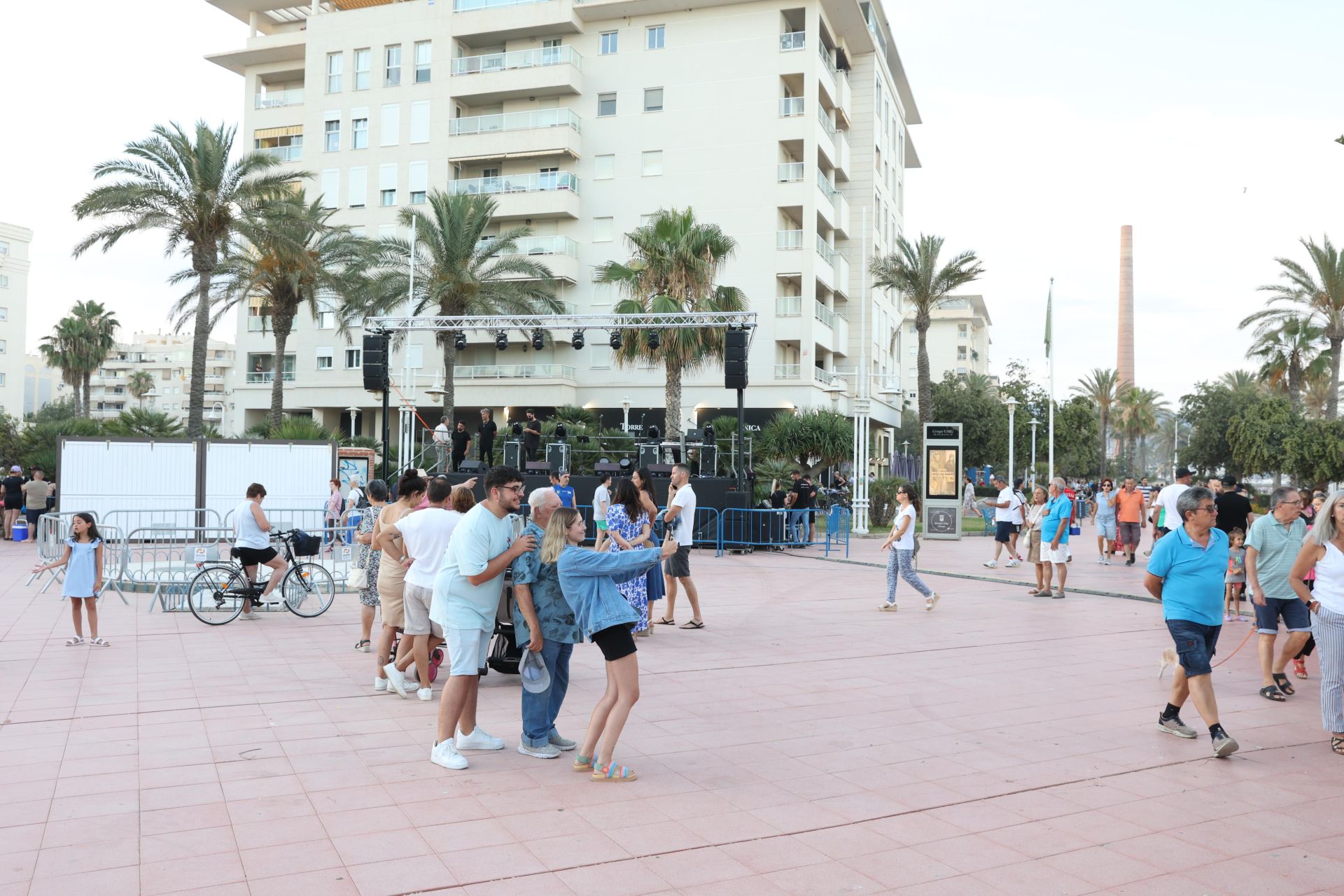 Celebración en las playas de Huelin, con el júa municipal del Ayuntamiento de Málaga