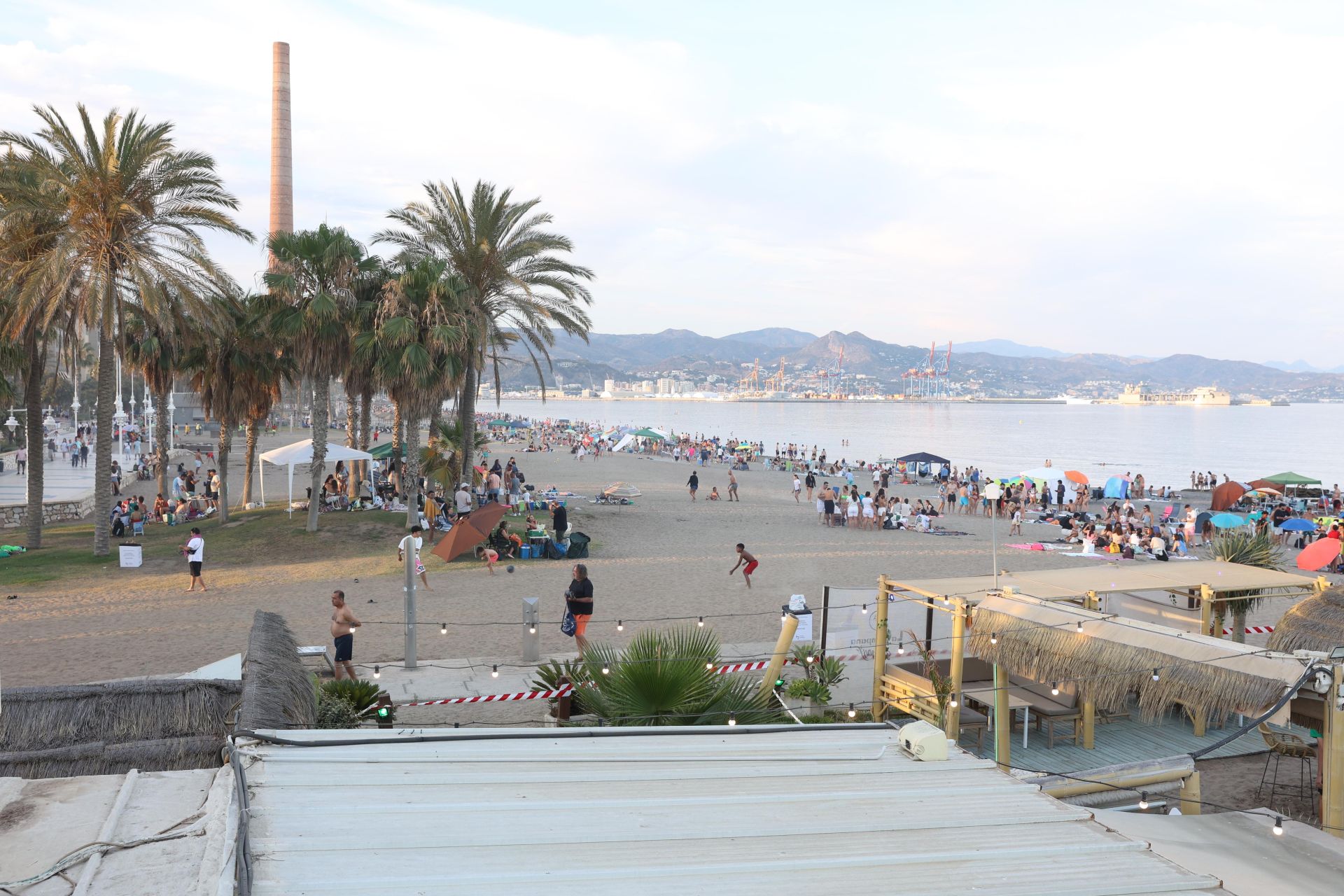 Celebración en las playas de Huelin, con el júa municipal del Ayuntamiento de Málaga