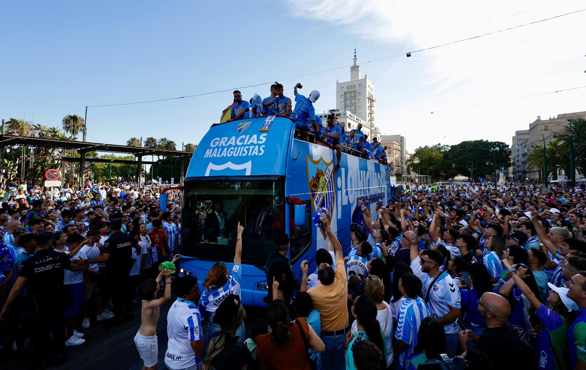 El Málaga, por el Parque y la plaza de la Marina