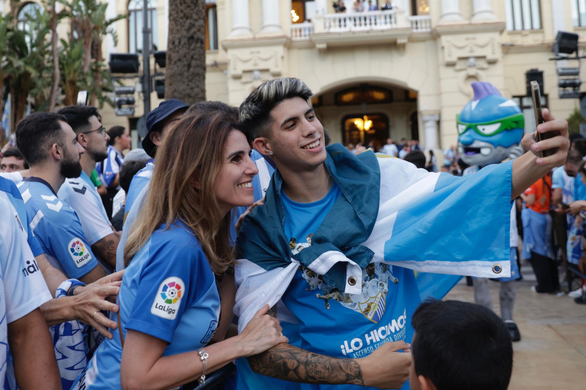 La celebración del ascenso del Málaga en la ciudad, en imágenes