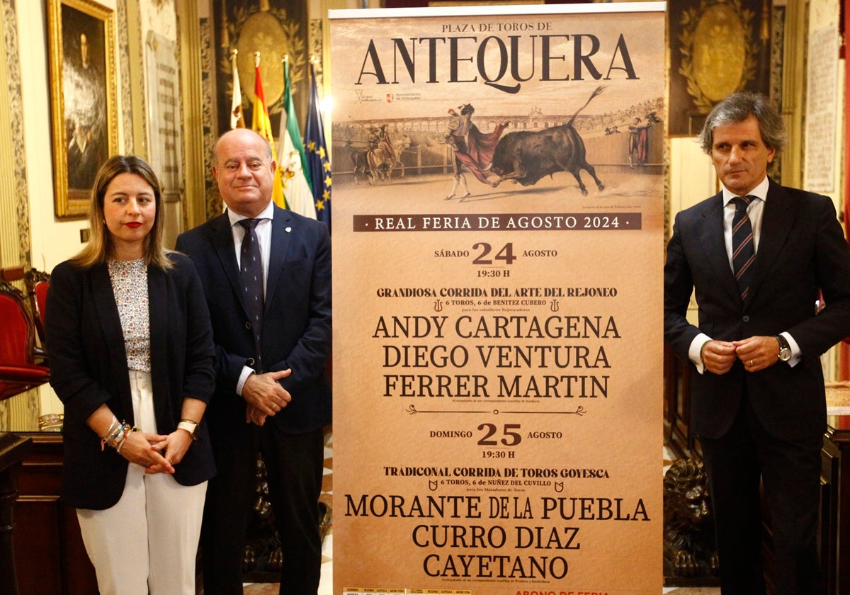 La concejal Elena Melero, el alcalde Manuel Barón y el empresario Jorge Buendía.