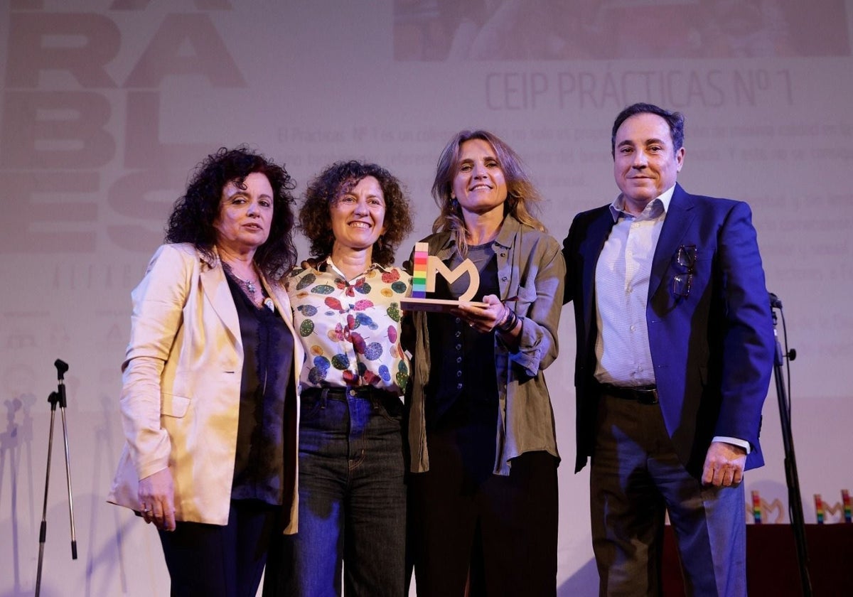 Rosa Torres y Encarni Aguilar, docentes de la red 'Imparables', a la izquierda.