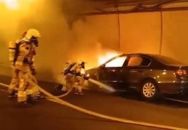 El incendio de un vehículo en el túnel de San José obliga a cortar la A-7 en Málaga