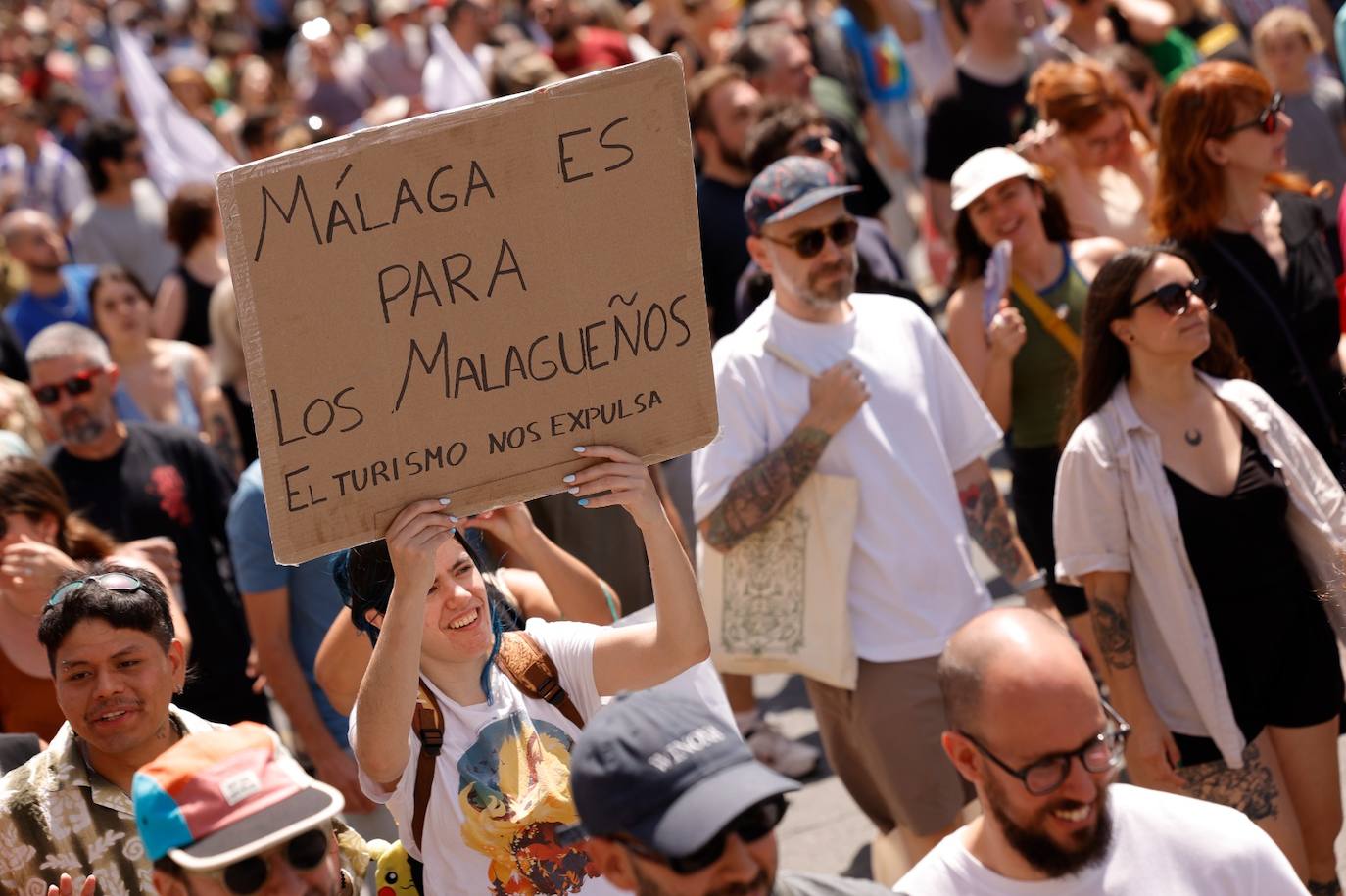 Las pancartas más originales de la manifestación por una vivienda digna en Málaga