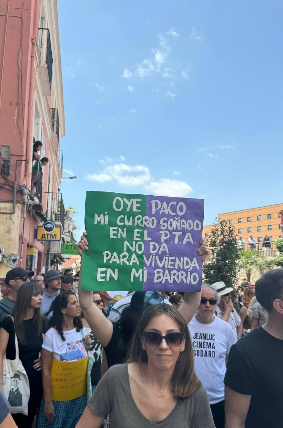 Las pancartas más originales de la manifestación por una vivienda digna en Málaga