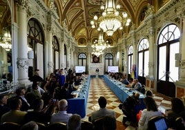 El Foro del Agua durante su reunión de este martes en el Ayuntamiento de Málaga.