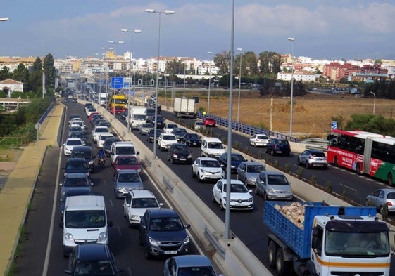 Los atascos en la A7 hacen cada día más necesaria la conexión ferroviaria con Marbella y Estepona.