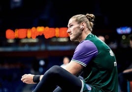 Dylan Osetkowski se prepara para un partido con el Unicaja.