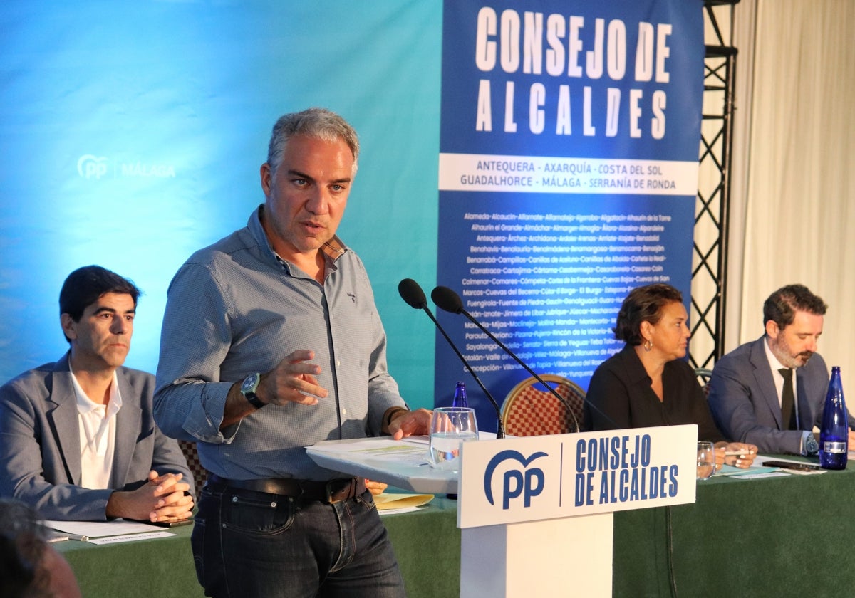 Bendodo durante su intervención en el consejo de alcaldes.