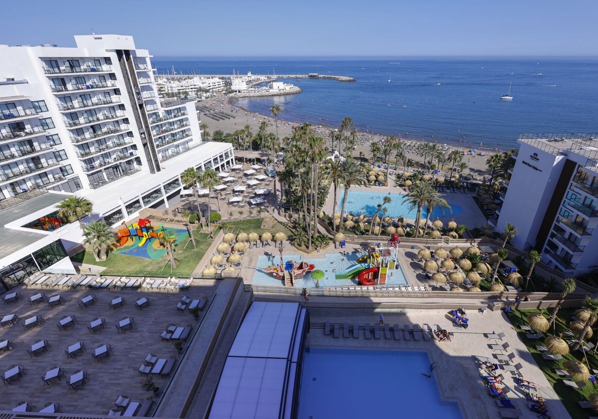 Aspecto del hotel ampliado, de sus nuevas terrazas y piscina cubierta.