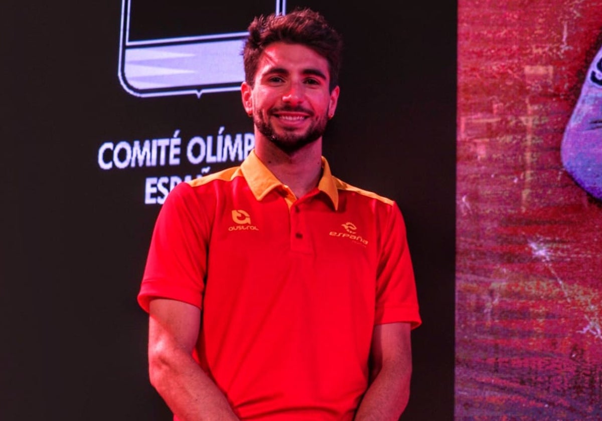 Alberto González, en la presentación del equipo olímpico de triatlón este viernes.