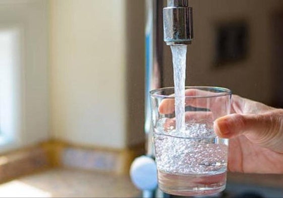 El agua de este pueblo andaluz, no apta para el consumo humano