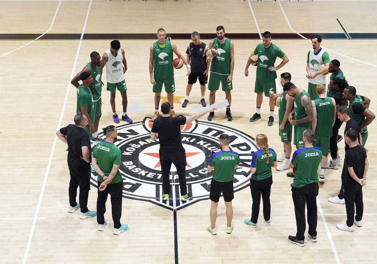 La plantilla del Unicaja durante uno de los entrenamientos que realizó en Belgrado previo a la Final Four.