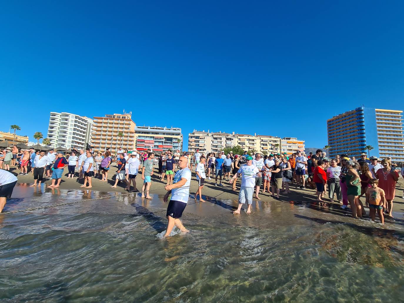 Fuengirola recrea el arte de tirar el copo