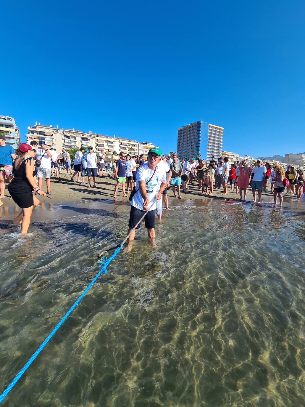 Fuengirola recrea el arte de tirar el copo