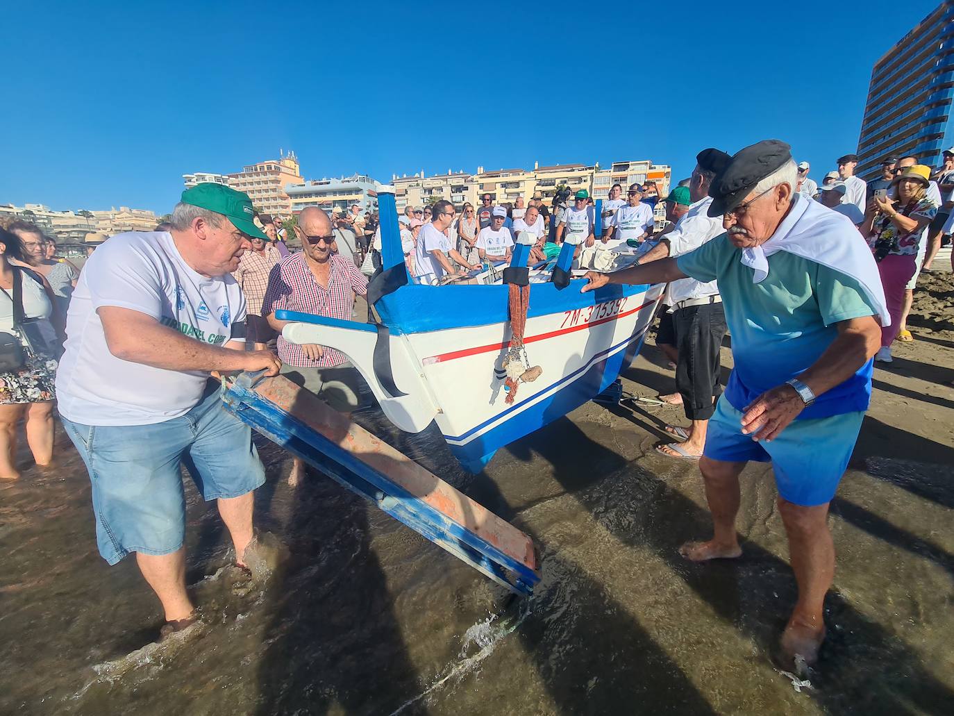 Fuengirola recrea el arte de tirar el copo
