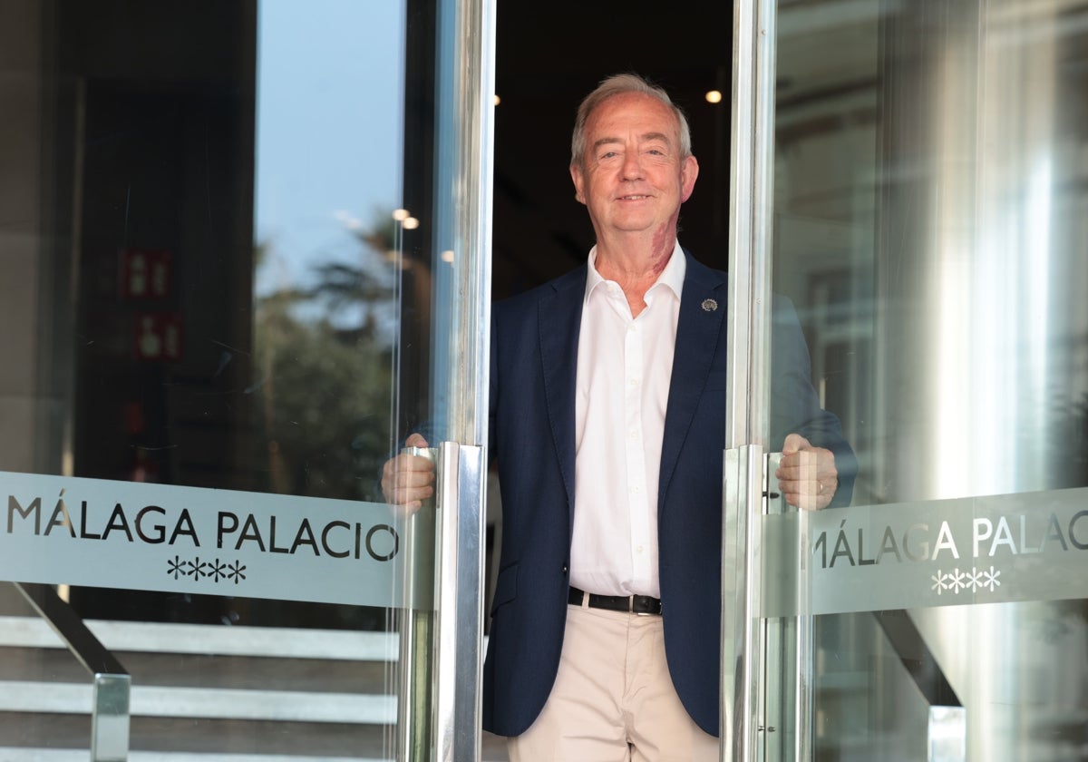 Gonzalo Fuentes ha sido el presidente del comité de empresa del Málaga Palacio desde 1977 hasta este año, en el que se ha jubilado.