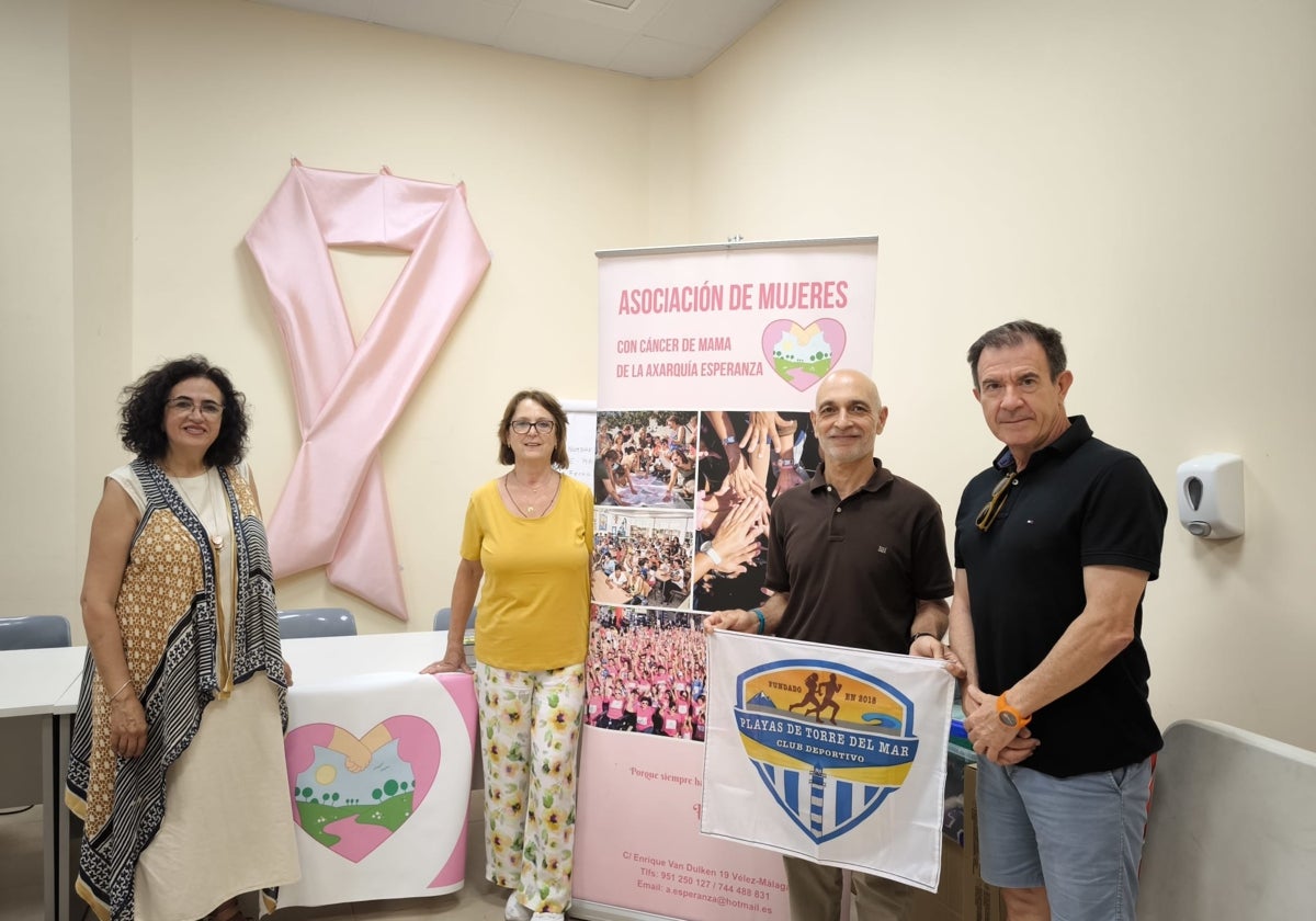 Acto de presentación de la iniciativa deportiva y solidaria en Torre del Mar.