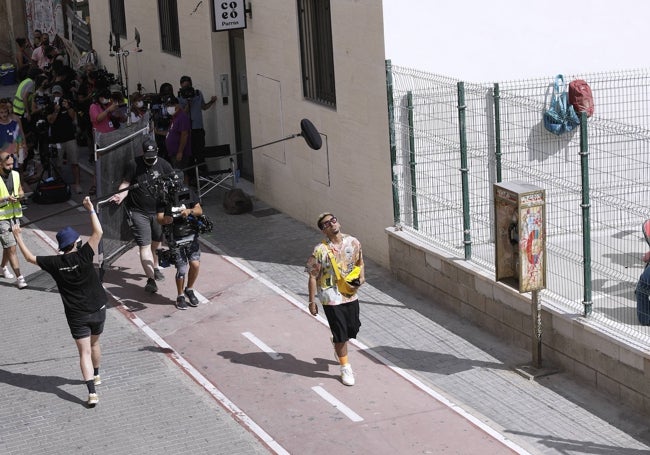 Un momento del rodaje en calle Parras de la serie 'Kaos'.