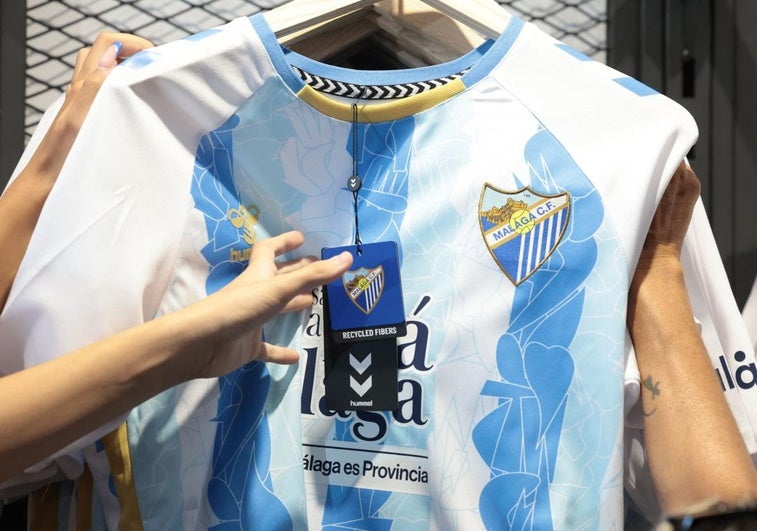 Así es la nueva y rompedora camiseta del Málaga