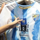 La nueva y rompedora camiseta del Málaga: con un guiño al cubismo y detalles sin precedentes