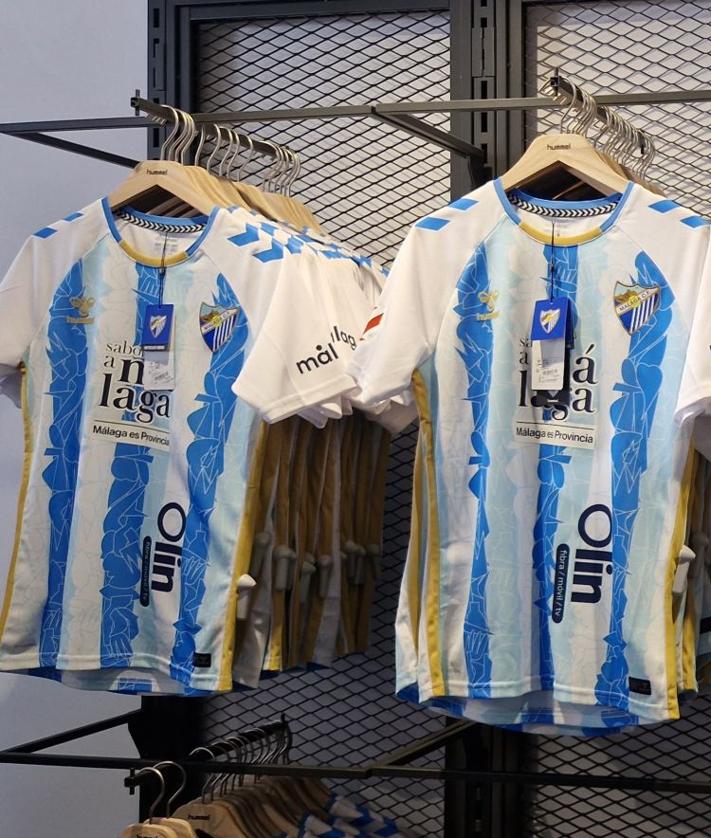 Imagen secundaria 2 - Así es la nueva y rompedora camiseta del Málaga