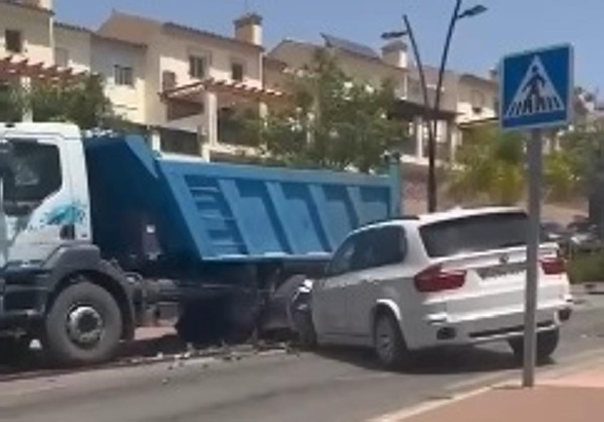 Guardias civiles disparan al aire para reducir a un hombre que los encañonó en Coín