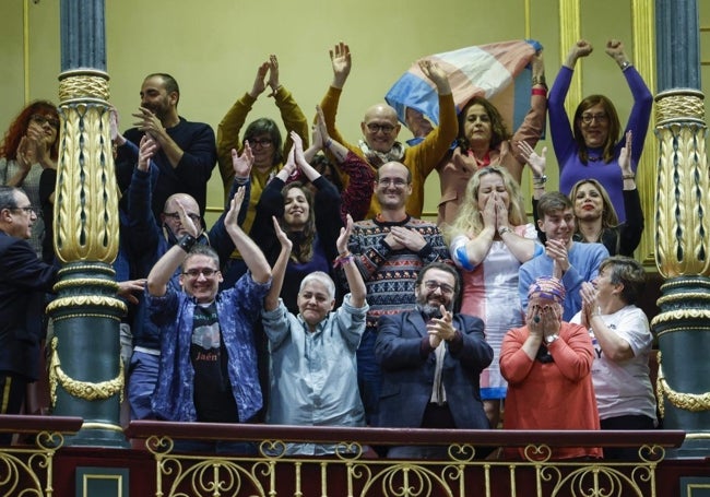 En 2023, el colectivo LGTBI celebró la aprobación de la ley trans en el Congreso de los Diputados.