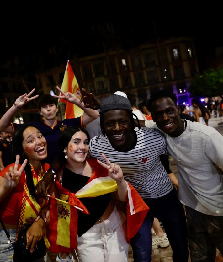 Imagen secundaria 2 - Euforia colectiva en Málaga tras el triunfo de la selección española