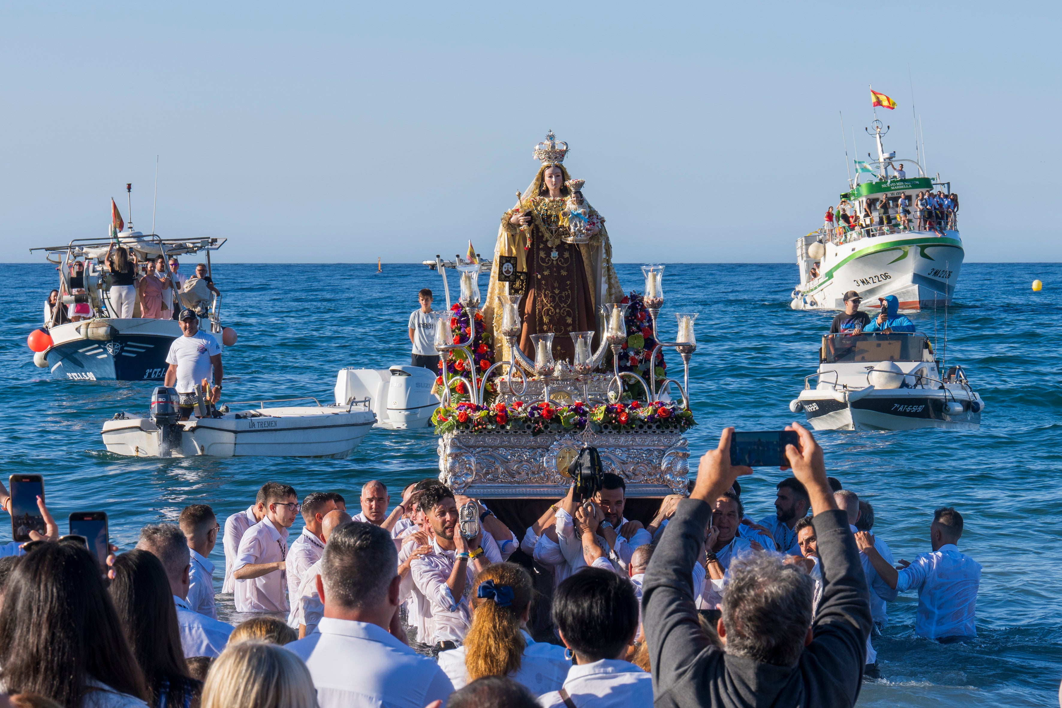 La Virgen del Carmen, en la procesión del martes por la mañana en Marbella