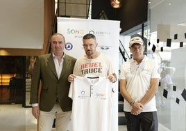 Alberto Fernández, Antonio Banderas y Javier Banderas, este miércoles en la presentación del equipo de regatas, en el Teatro del Soho Caixabank.