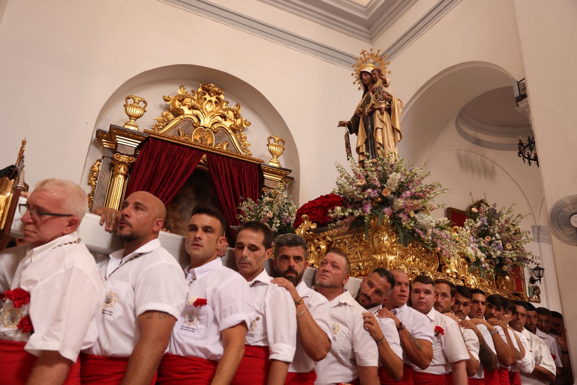 Salida de la Virgen del Carmen de la iglesia de El Palo