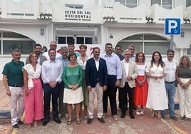 Dani Pérez, rodeado de concejales de su formación, hoy en Marbella.