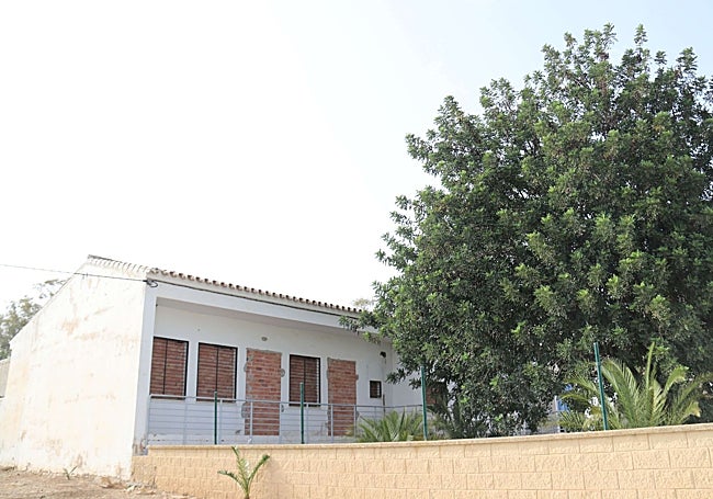 El edificio que se va a demoler y donde se va a construir el nuevo centro de día en Cártama.