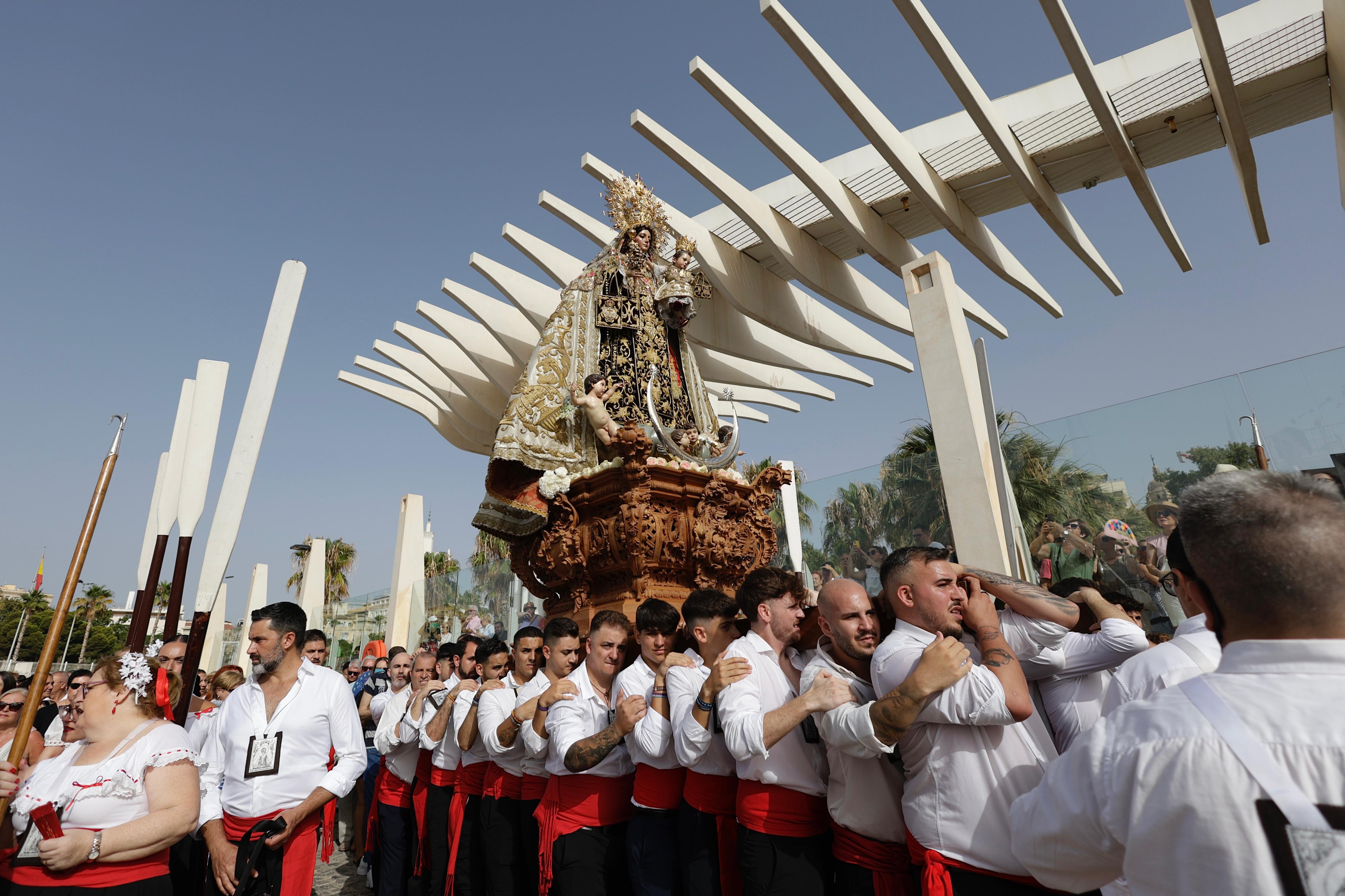 La Virgen del Carmen recorre las calles de Málaga