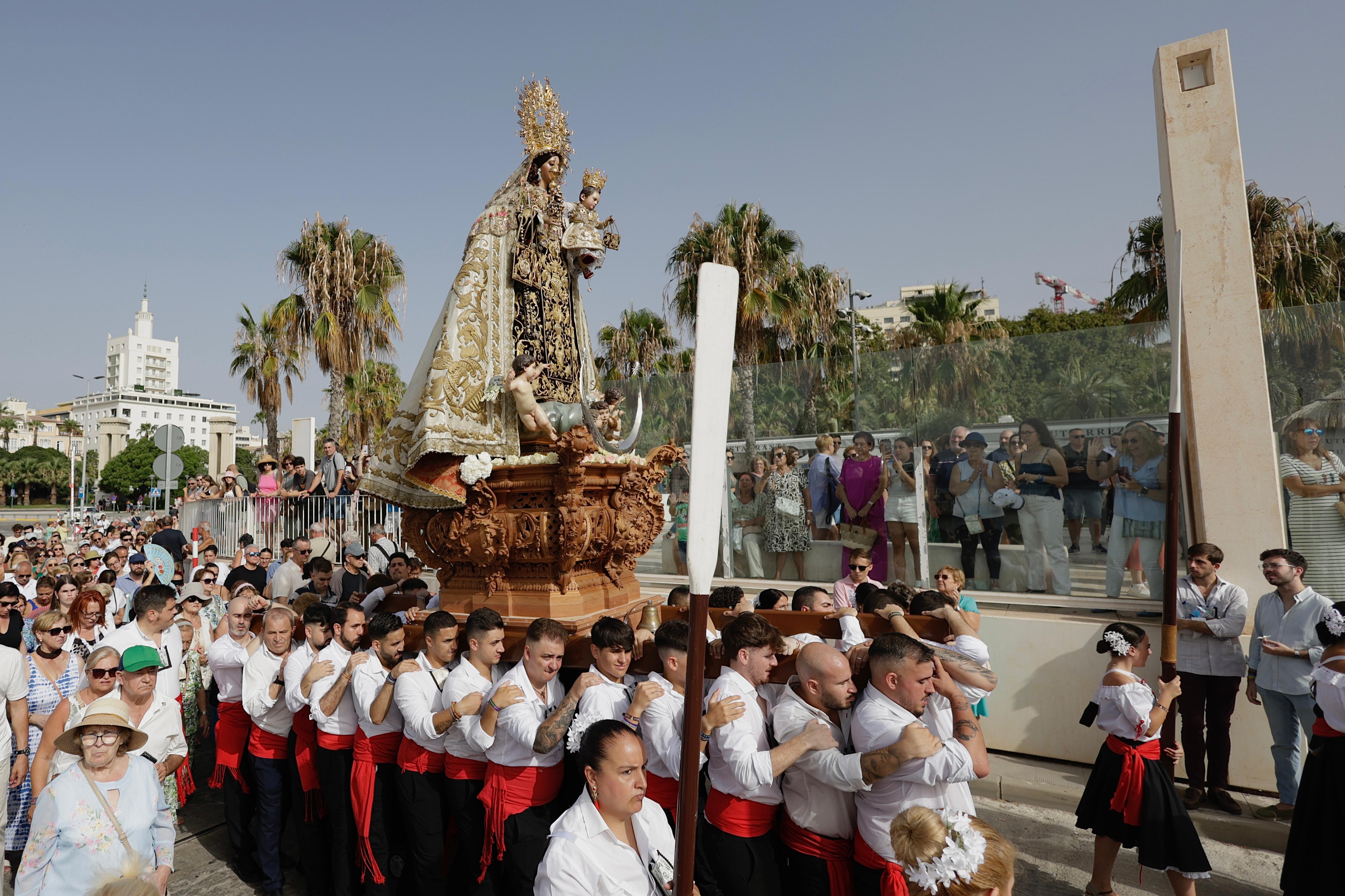 La Virgen del Carmen recorre las calles de Málaga