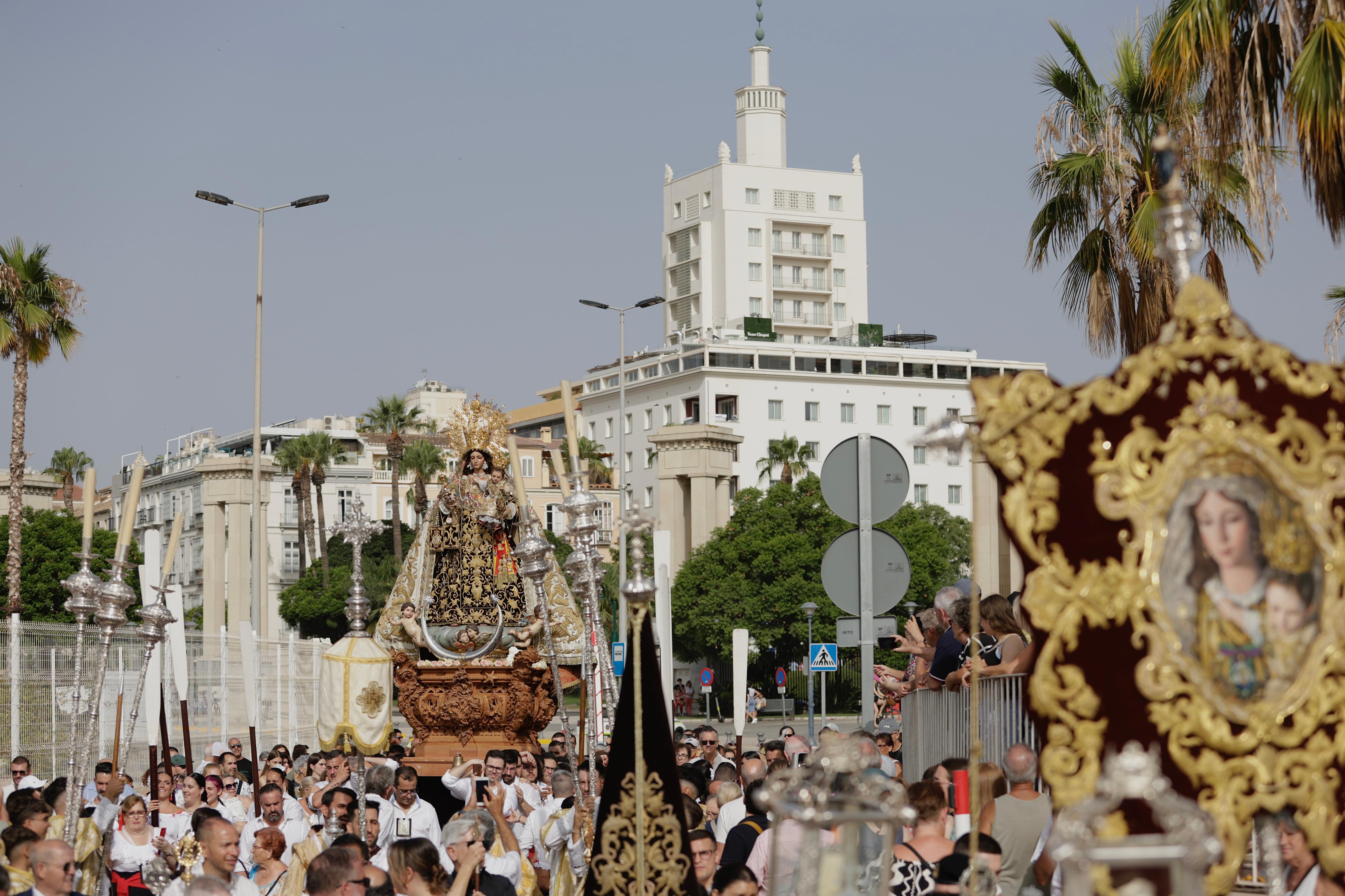 La Virgen del Carmen recorre las calles de Málaga