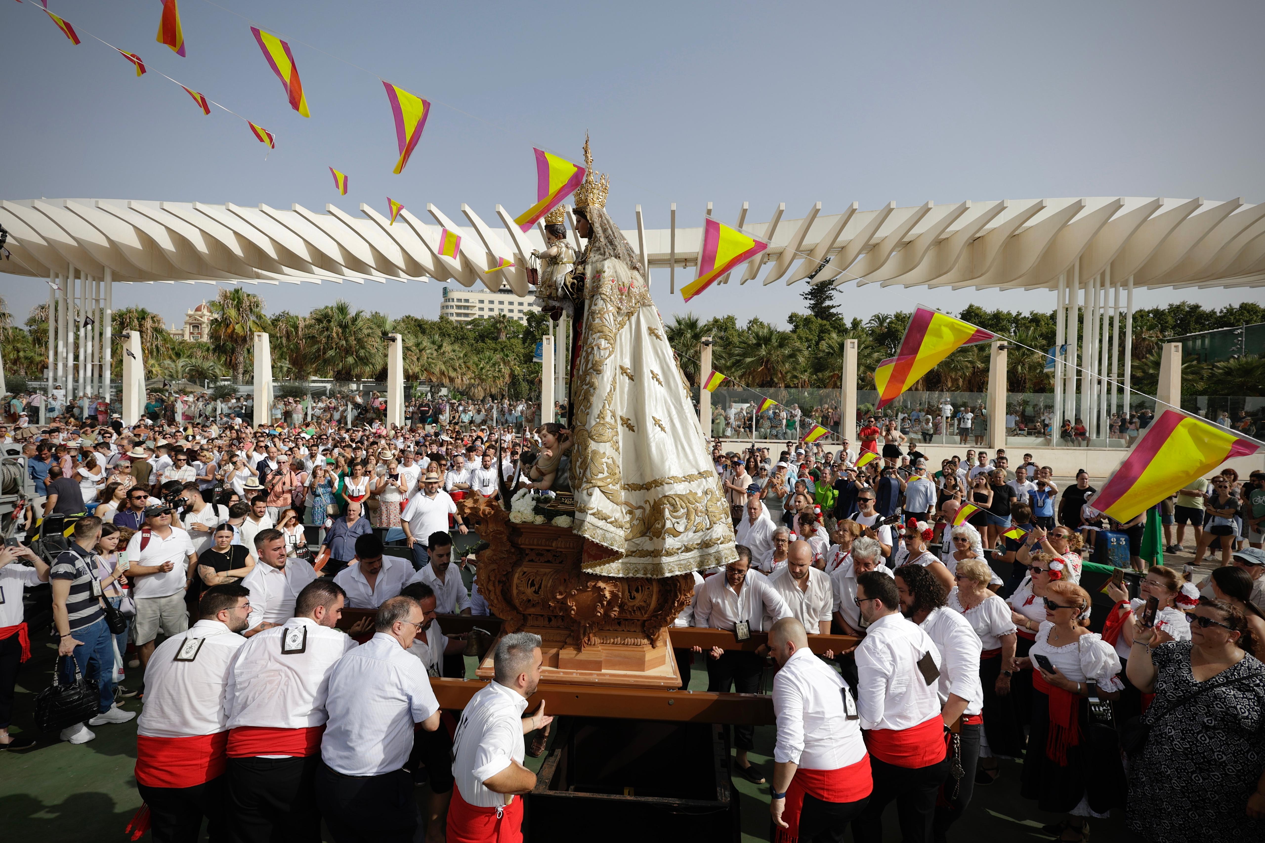 La Virgen del Carmen recorre las calles de Málaga