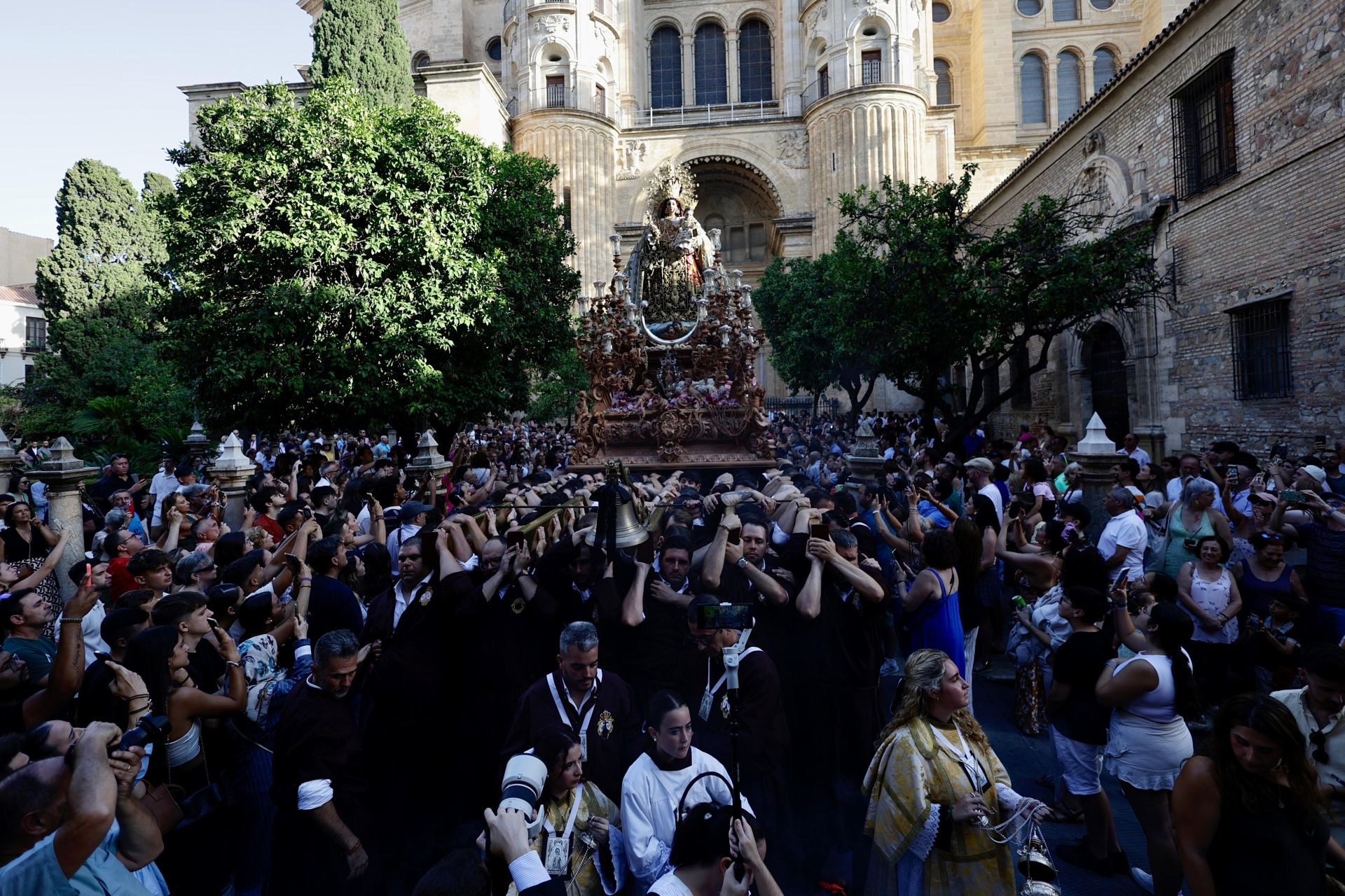 La Virgen del Carmen Coronada, en su procesión por el Centro de Málaga este sábado