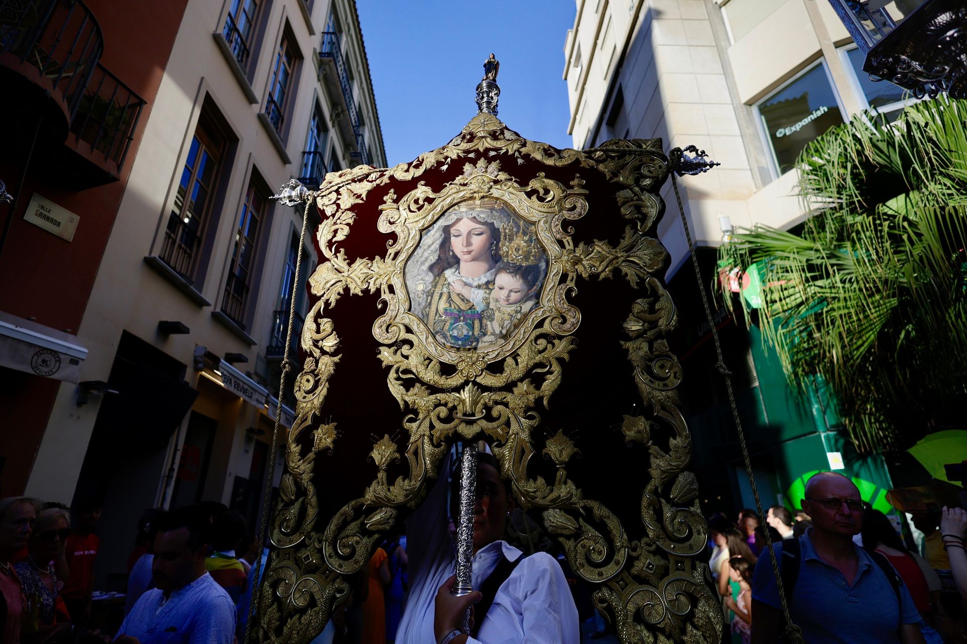 La Virgen del Carmen Coronada, en su procesión por el Centro de Málaga este sábado