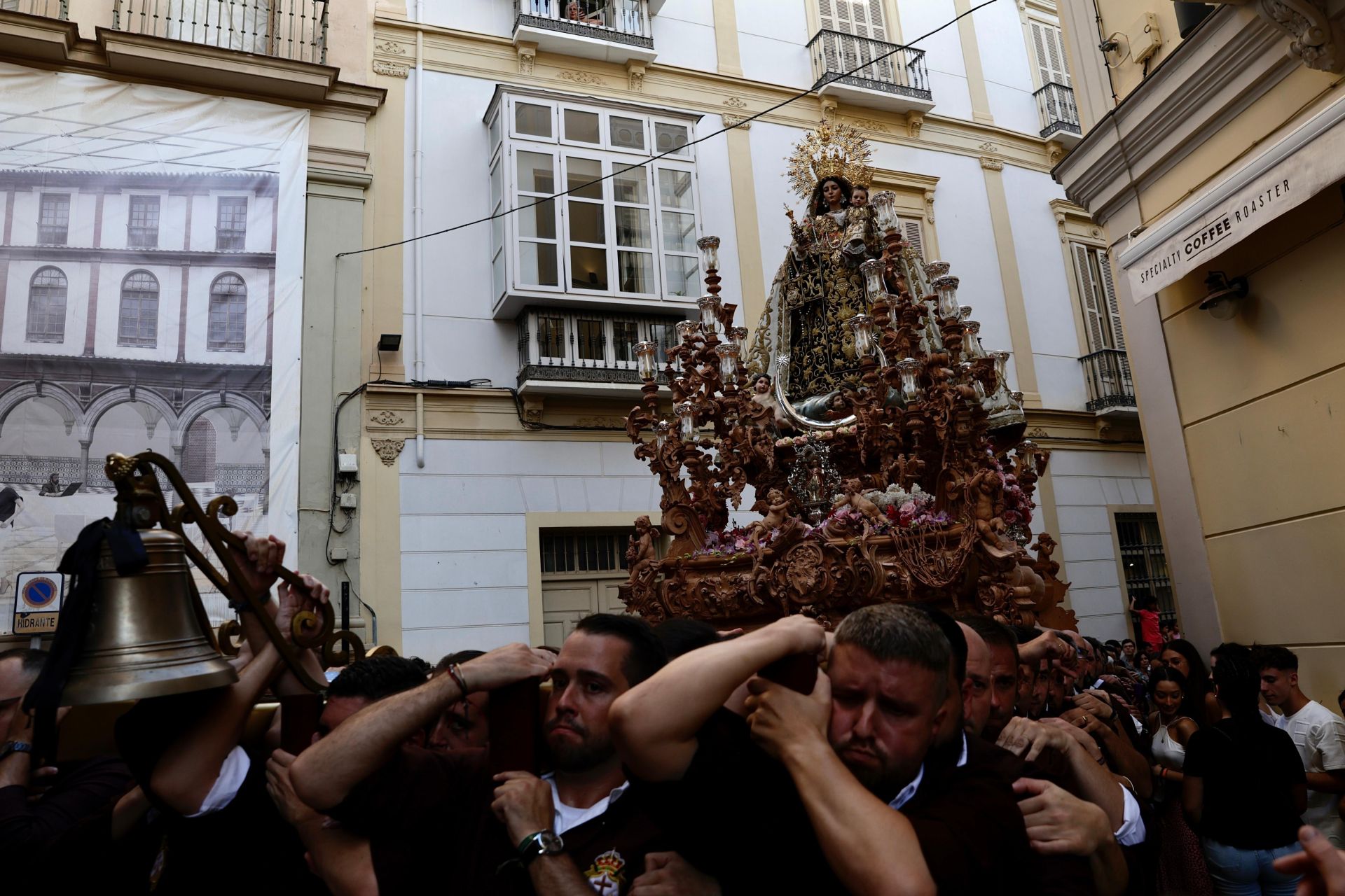 La Virgen del Carmen Coronada, en su procesión por el Centro de Málaga este sábado