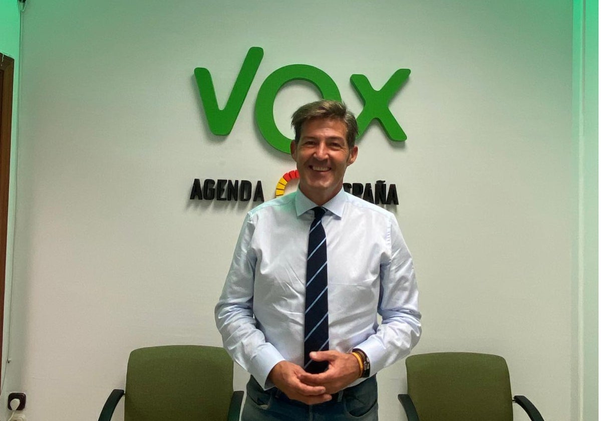 El portavoz Antonio Alcázar, en el grupo municipal Vox.