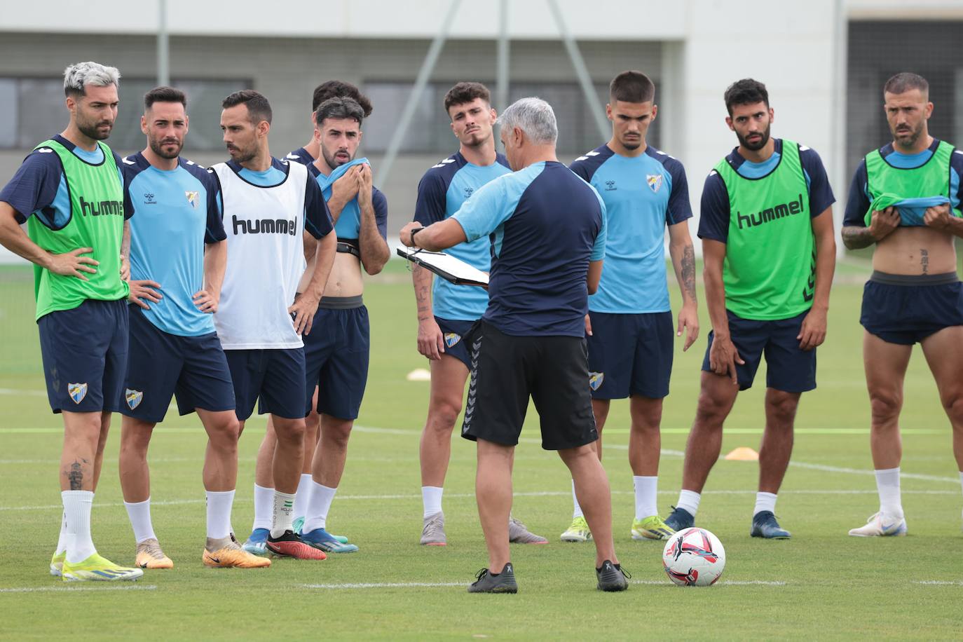 Simbólico entrenamiento del Málaga en La Academia