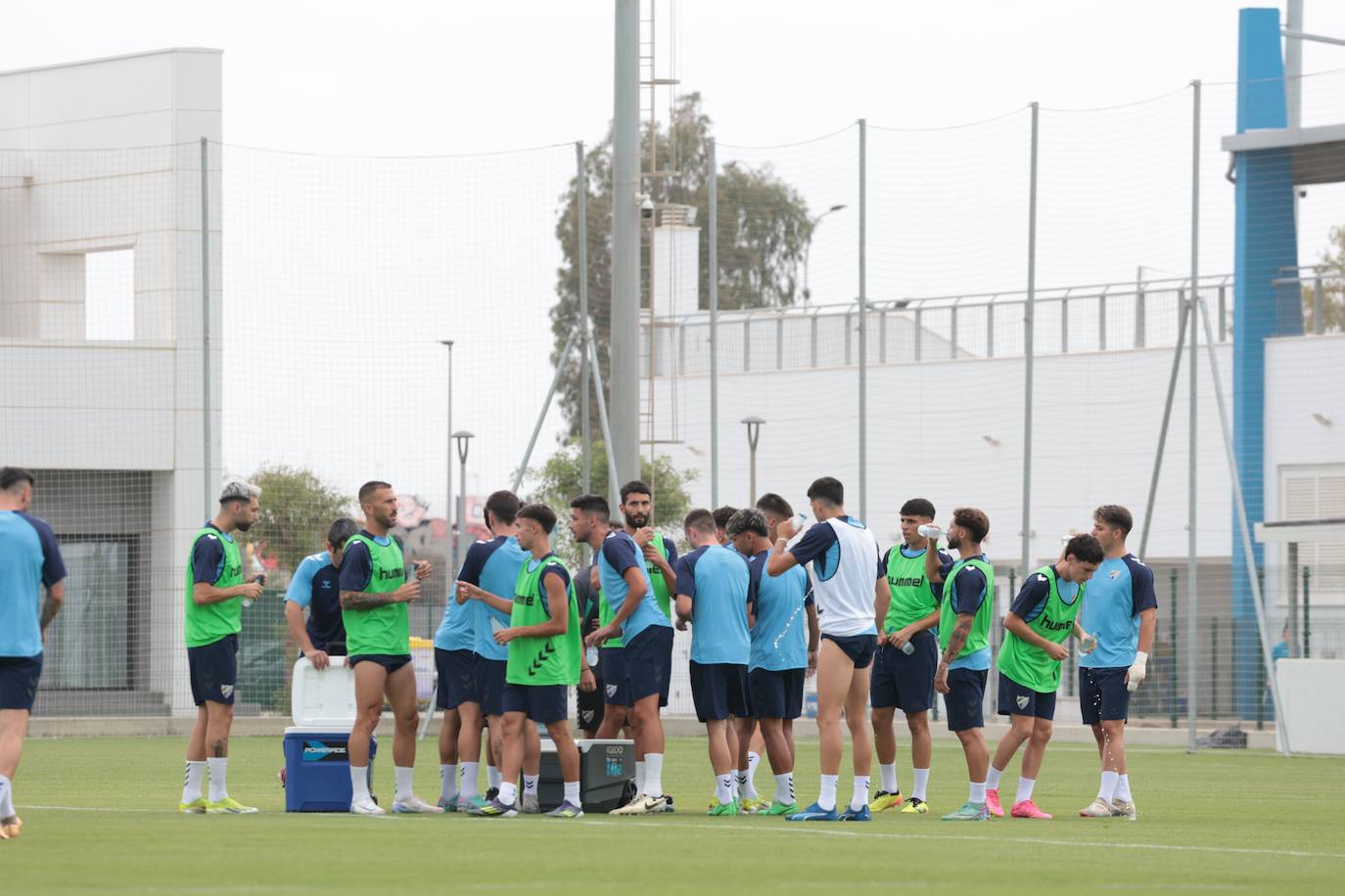 Simbólico entrenamiento del Málaga en La Academia