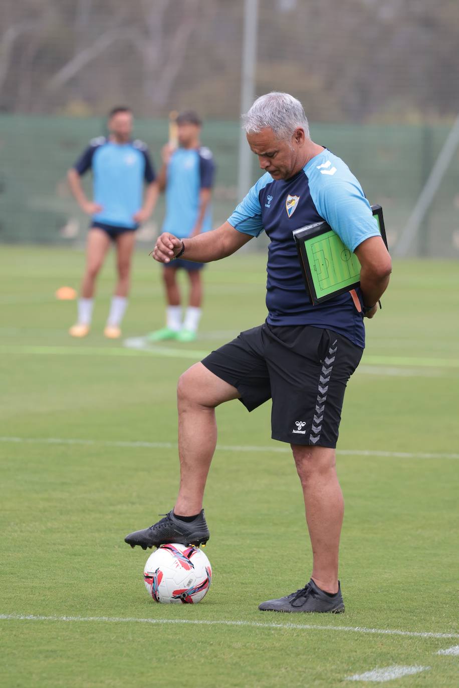 Simbólico entrenamiento del Málaga en La Academia