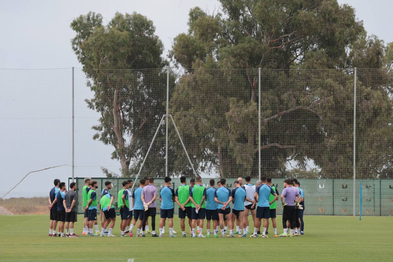 Simbólico entrenamiento del Málaga en La Academia