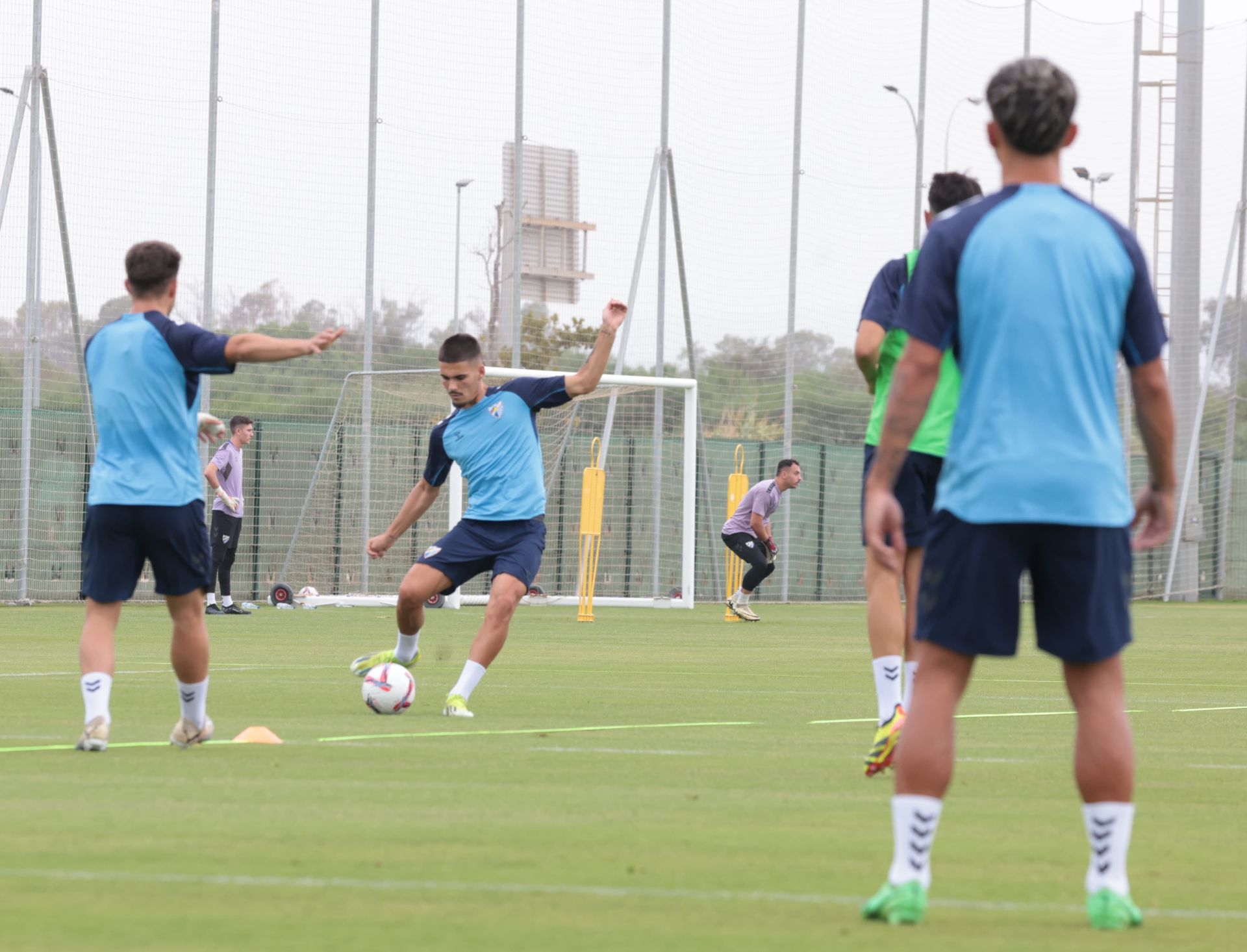 Simbólico entrenamiento del Málaga en La Academia