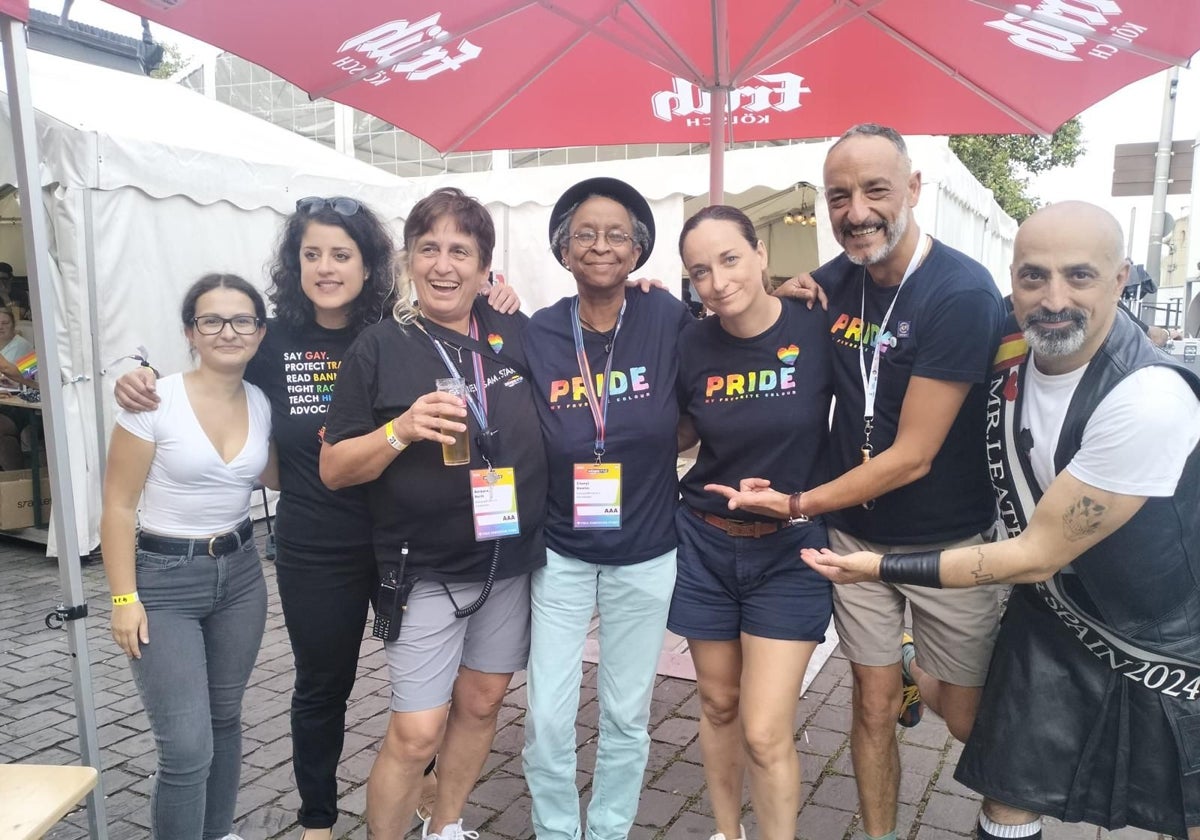 La candidatura del Europride Torremolinos junto a los organizadores del Pride de Colonia.